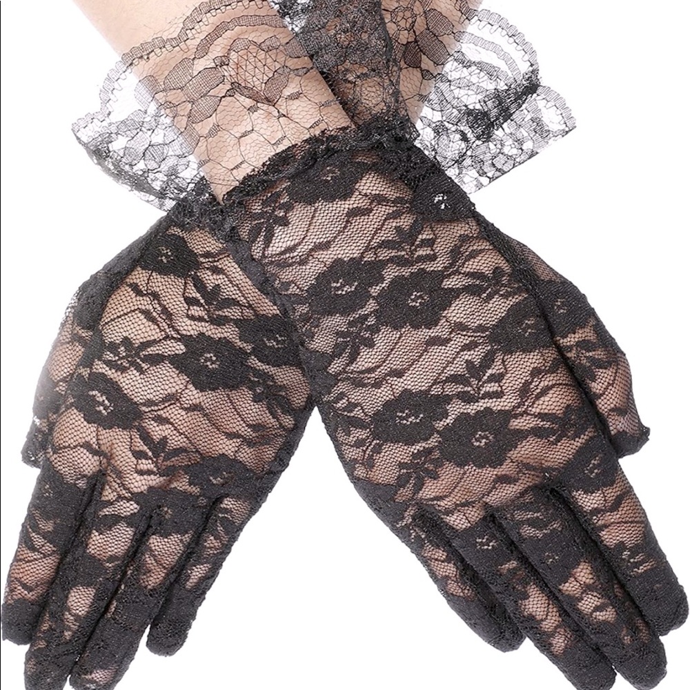 Sold ❗️Ladies lace gloves size SM